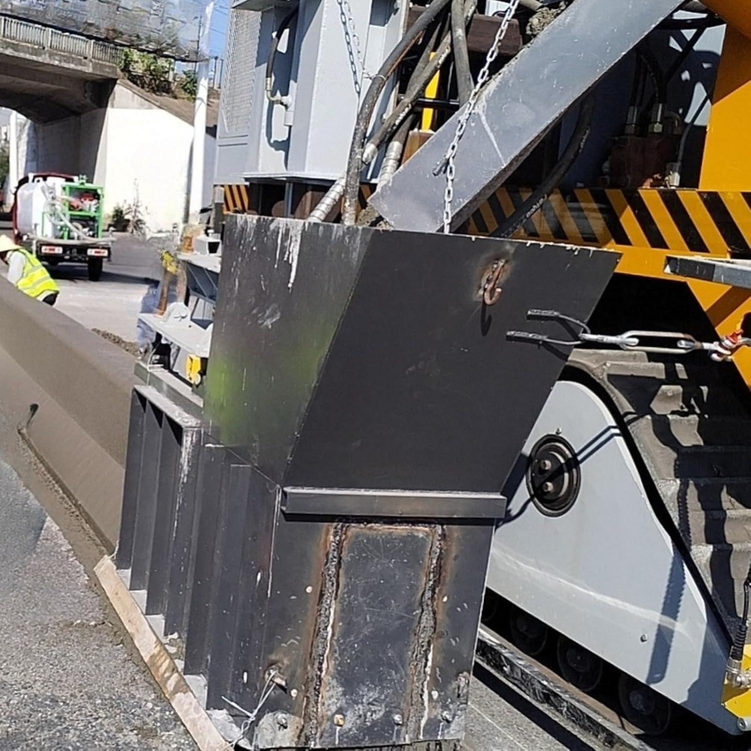 concrete curb machine review,should I buy concrete curb machine,slipform paver pros cons,best curb machine for highway projects,concrete curb machine worth buying,curb machine vs barrier machine performance testing and real-world results