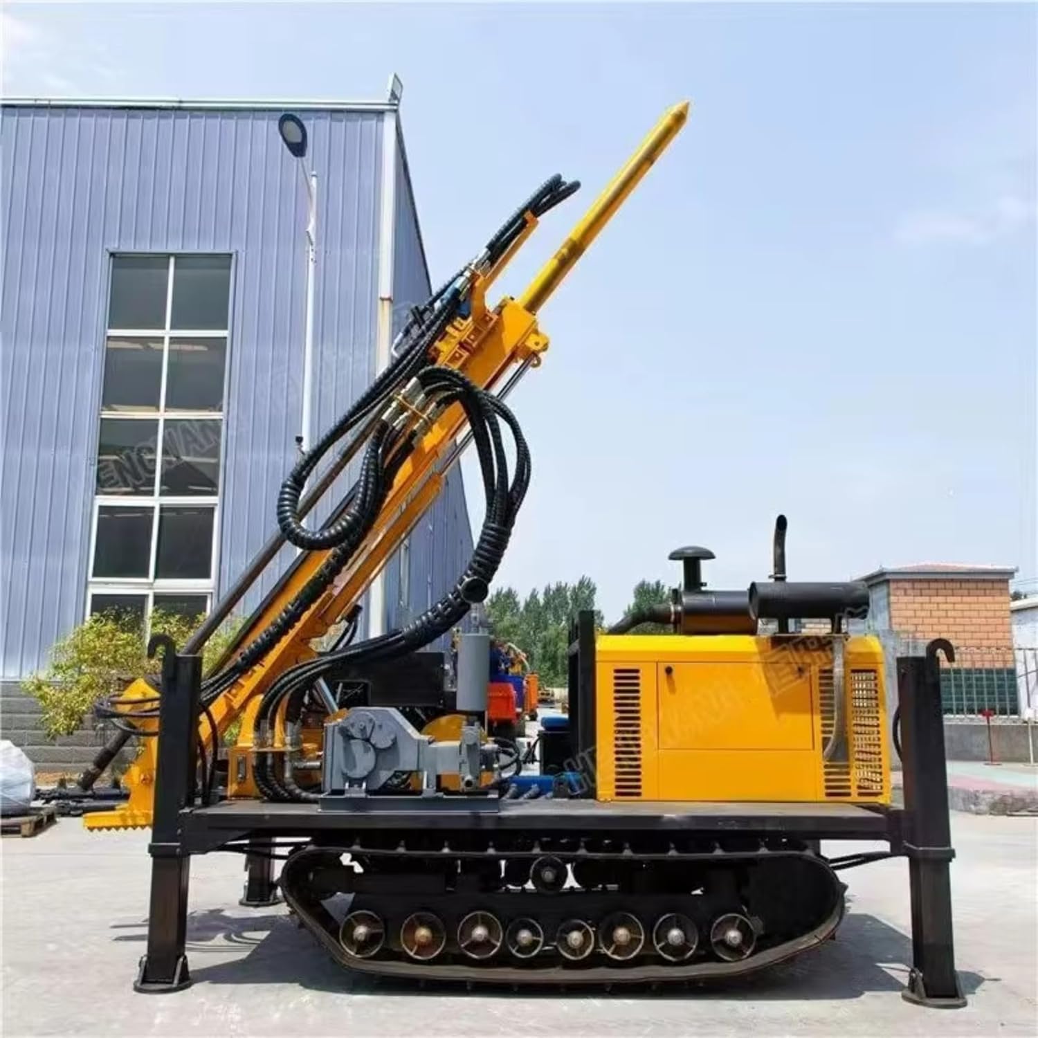 hydraulic borehole drilling rig review,best tracked drilling rig for sale,deep groundwater well drilling machine pros cons,crawler water well rig vs trailer mounted,should I buy a portable borehole drilling rig,commercial irrigation well drilling equipment worth buying performance testing and real-world results